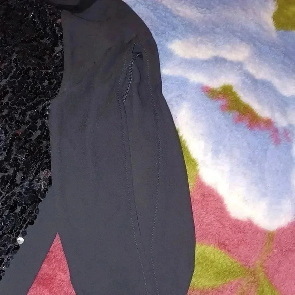 💙🐾 Black blouse with sequence. Slit sleeves - Picture 12 of 13